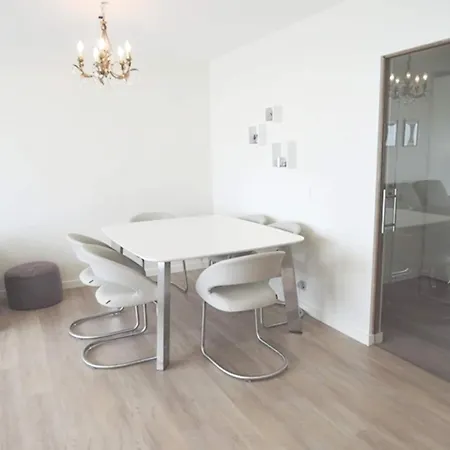 Apartment 3 Bedroom With Sea View *